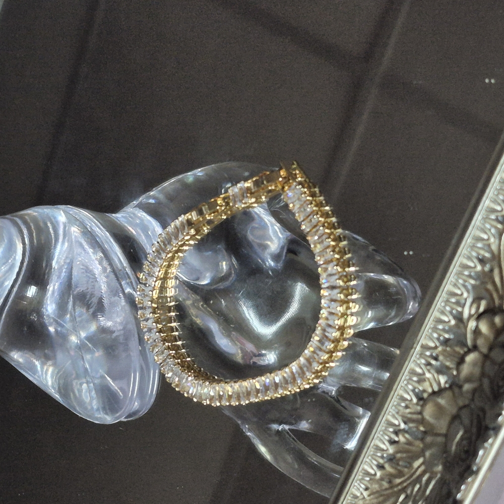Elegant Gold Bracelet